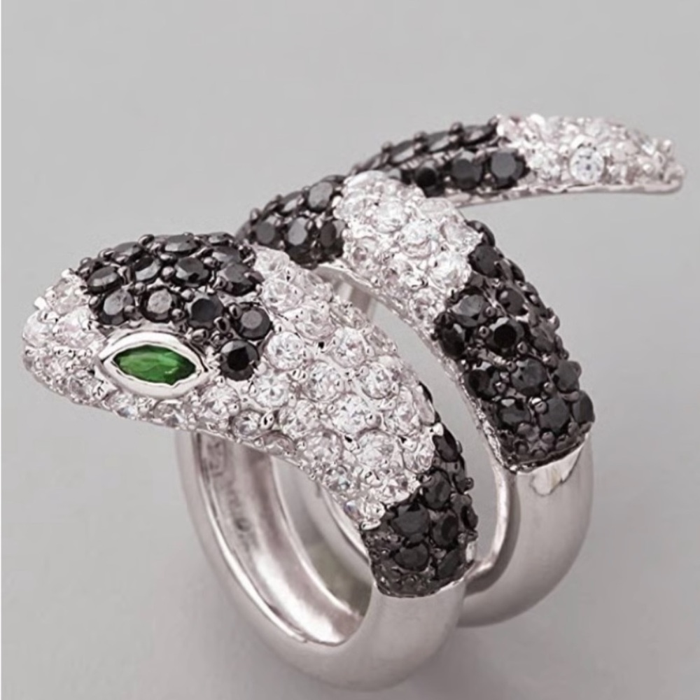 NWT Noir Coiled Serpent Snake Statement Cocktail Ring
SIZE 7